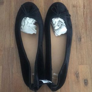 Size 9 Black Gap Factory Ballet Flats. NWT